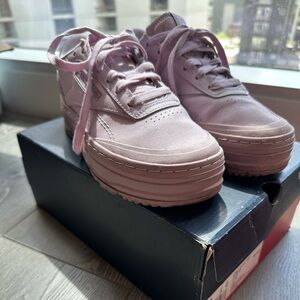 Reebok Pink Sneakers Classic Athletic Design